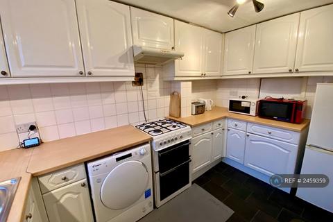 1 bedroom in a house share to rent, Balmoral Close, Slough, SL1