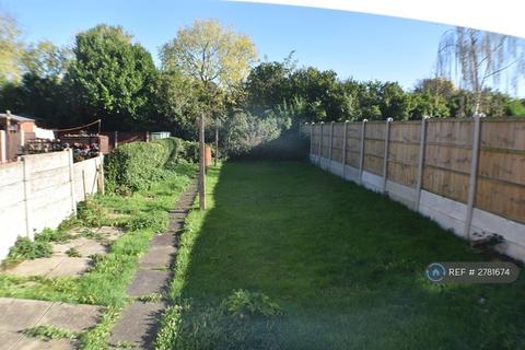 3 bedroom semi-detached house to rent, Woodland Avenue, Huthwaite, NG17