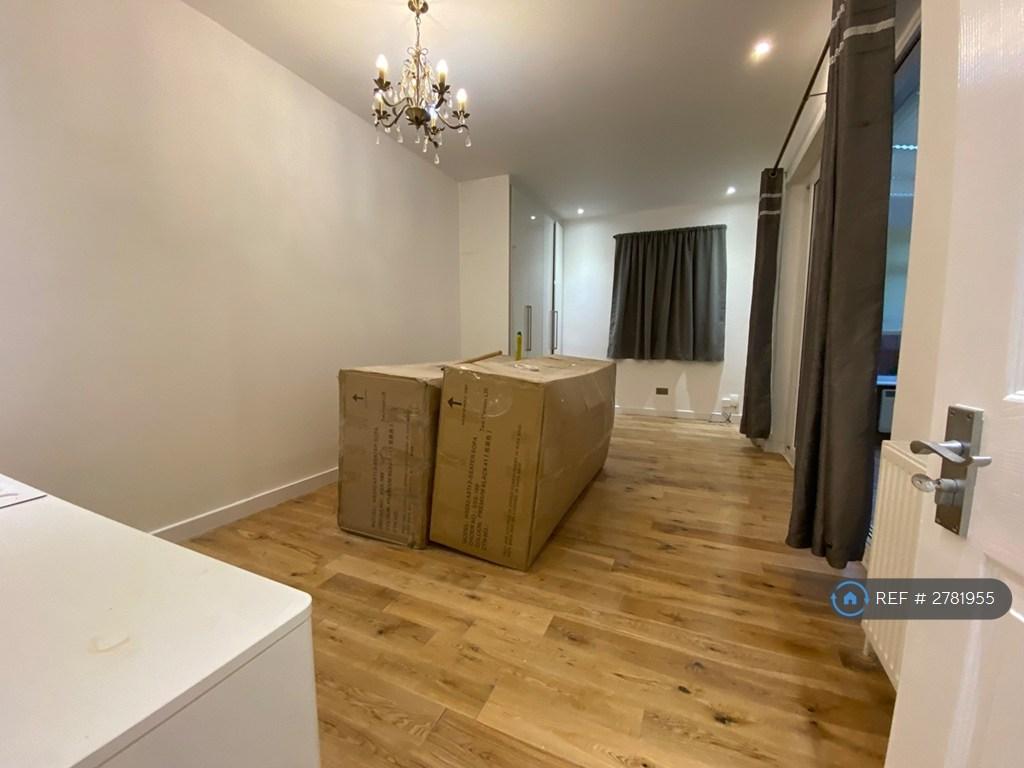 Main Leaving Room