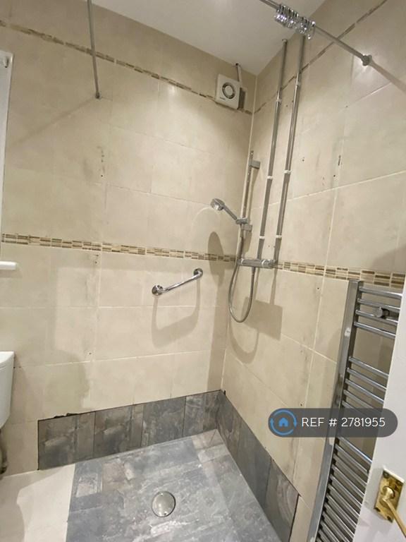 Main Bathroom Bath Tub