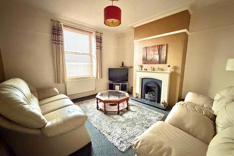 3 bedroom terraced house for sale, 19, Savile Park St, Halifax