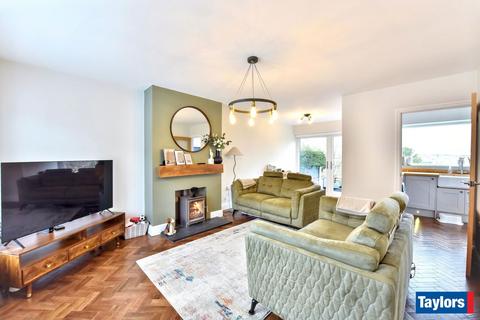 3 bedroom semi-detached house for sale, Maidstone Drive, Stourbridge DY8