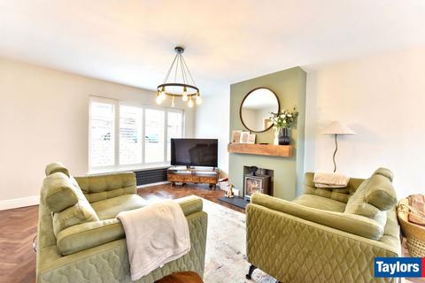 3 bedroom semi-detached house for sale, Maidstone Drive, Stourbridge DY8