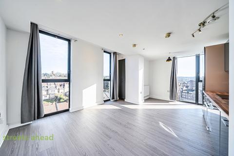2 bedroom apartment to rent, Masons Avenue, Croydon, CR0