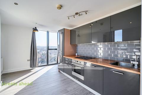 2 bedroom apartment to rent, Masons Avenue, Croydon, CR0