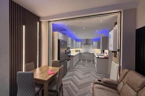 1 bedroom in a house share to rent, Langdale Road, Manchester M14