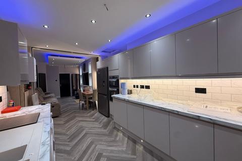 1 bedroom in a house share to rent, Langdale Road, Manchester M14