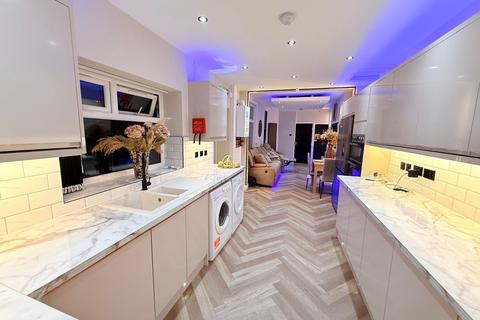 1 bedroom in a house share to rent, Langdale Road, Manchester M14