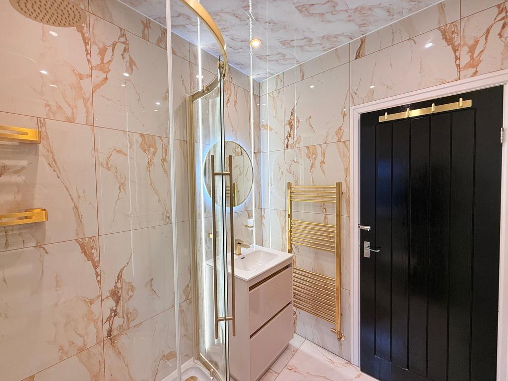Luxurious marble-effect bathroom with a curved ...