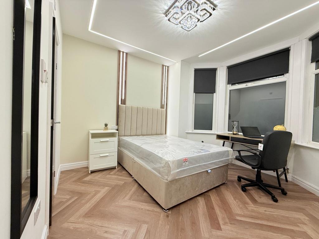 Bright, modern double bedroom with a comfortabl...