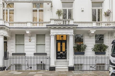 3 bedroom apartment to rent, Cadogan Place, Belgravia, London
