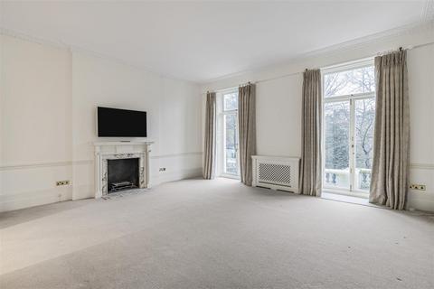 3 bedroom apartment to rent, Cadogan Place, Belgravia, London