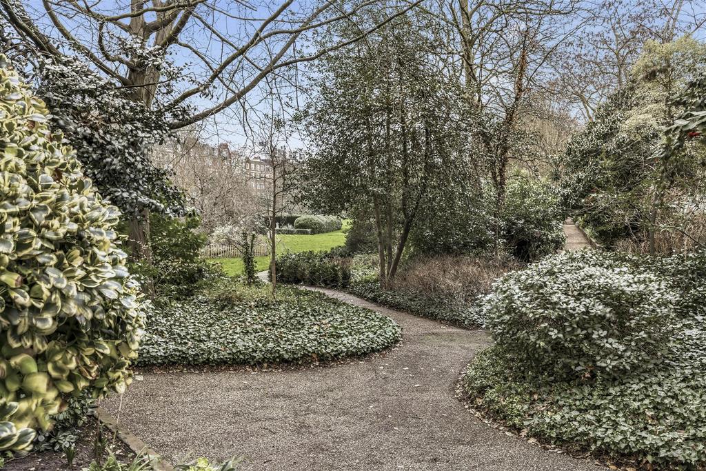 Cadogan Place South Garden