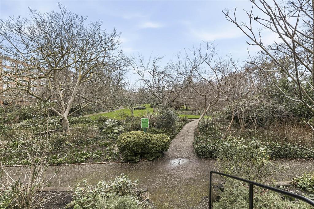 Cadogan Place South Garden