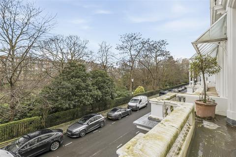 3 bedroom apartment to rent, Cadogan Place, Belgravia, London