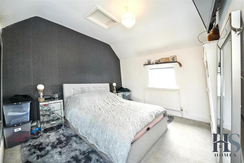 Bed 2.jpg