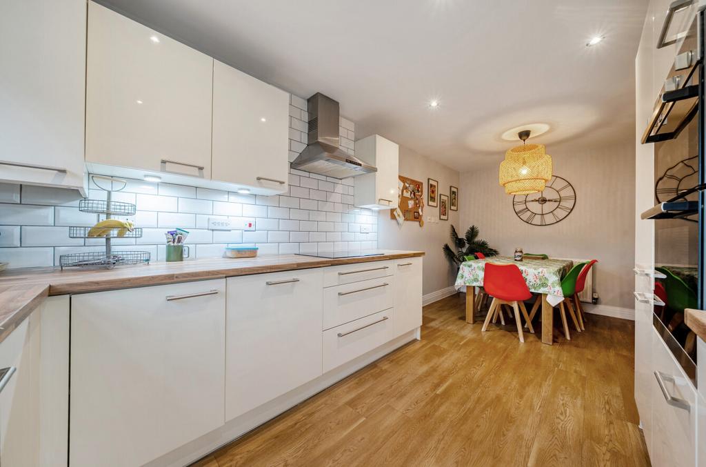 Kitchen/Dining Space