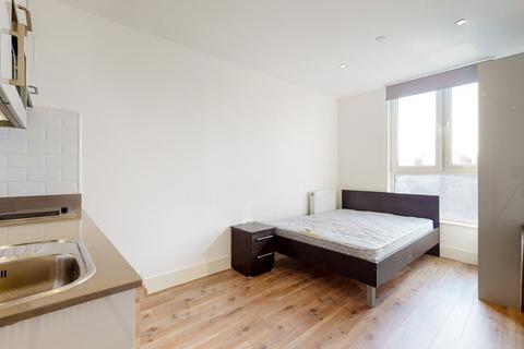 Studio to rent, Kilburn High Road