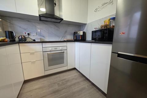 2 bedroom maisonette to rent, St. Pauls Rise, London