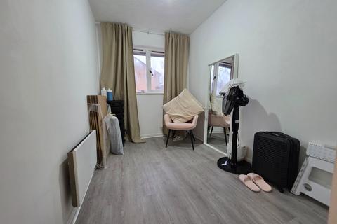 2 bedroom maisonette to rent, St. Pauls Rise, London