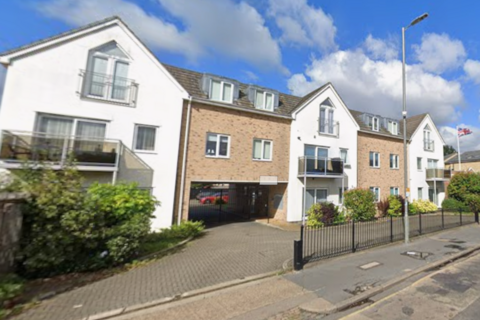 Studio to rent, Flat , Theobalds Court,  Crossbrook Street, Cheshunt, Waltham Cross