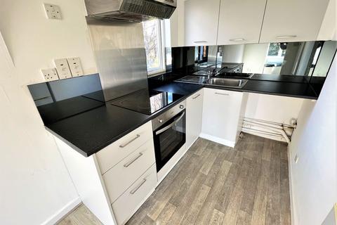 Studio to rent, Flat , Theobalds Court,  Crossbrook Street, Cheshunt, Waltham Cross