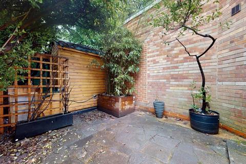 Studio to rent, Chatsworth Road