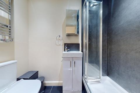 Studio to rent, Chatsworth Road