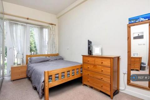 1 bedroom flat to rent, Poynders Road, London, SW4
