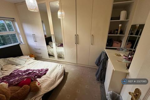 5 bedroom terraced house to rent, Ribblesdale Avenue, London, N11