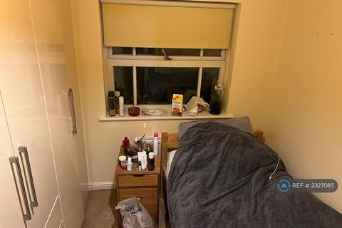 5 bedroom terraced house to rent, Ribblesdale Avenue, London, N11