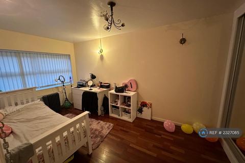 undefined, Ribblesdale Avenue, London, N11