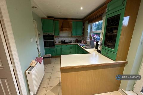 4 bedroom terraced house to rent, Ribblesdale Avenue, London, N11