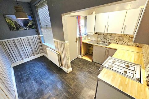 3 bedroom terraced house to rent, Osborne Street, Salford, Greater Manchester, M6