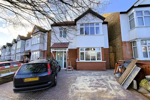 3 bedroom detached house to rent, Windmill Road, London W5