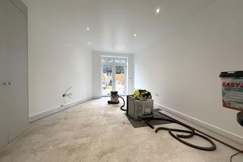 3 bedroom detached house to rent, Windmill Road, London W5