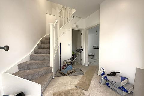 3 bedroom detached house to rent, Windmill Road, London W5