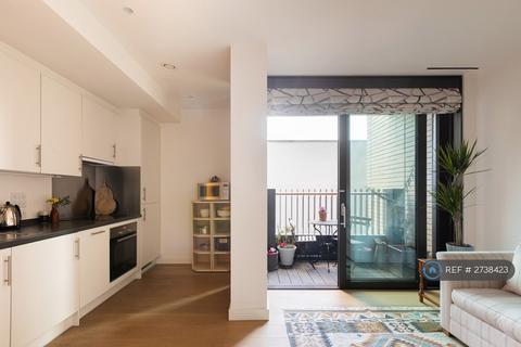 1 bedroom flat to rent, Newman Street, London, W1T