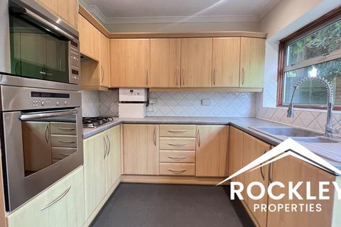 undefined, Roll Gardens, Gants Hill IG2