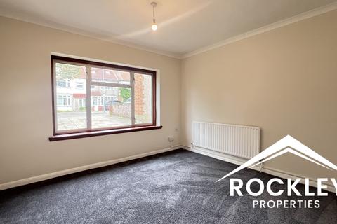 3 bedroom semi-detached house to rent, Roll Gardens, Ilford IG2