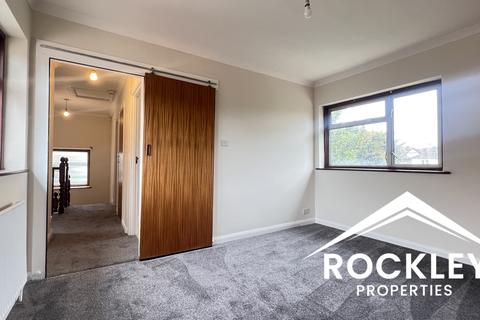 3 bedroom semi-detached house to rent, Roll Gardens, Ilford IG2