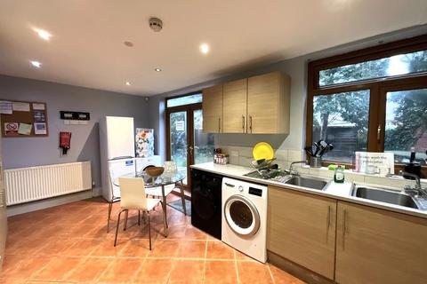 undefined, Room 2, 157 Beckett Road