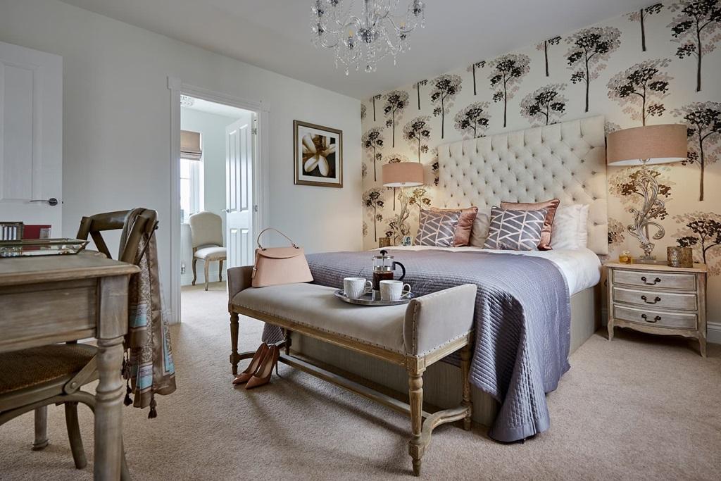 King size bedroom with ample space