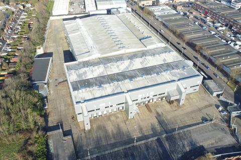 Distribution warehouse to rent, 41-44 Kendal Av London W3 0RP