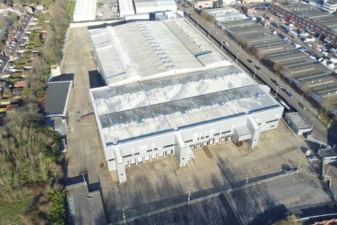 Distribution warehouse to rent, 41-44 Kendal Av London W3 0RP