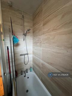 2 bedroom flat to rent, Viewfield Road, London, SW18