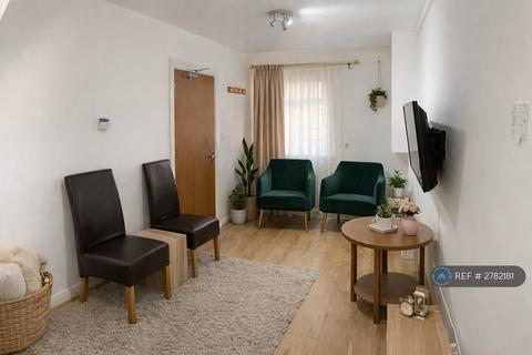 1 bedroom in a house share to rent, Windsor Crescent, Wembley, HA9