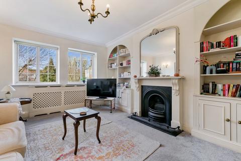 2 bedroom flat to rent, Gloucester Court, London TW9