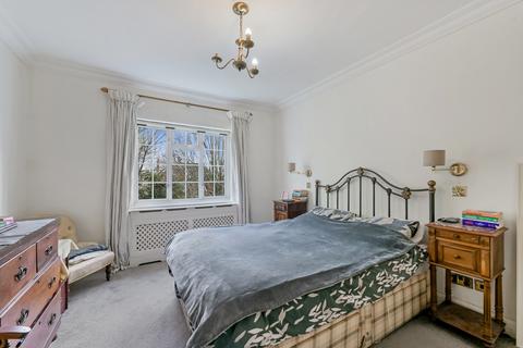 2 bedroom flat to rent, Gloucester Court, London TW9