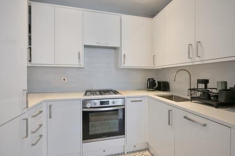 2 bedroom flat to rent, Strathmore Gardens, W8